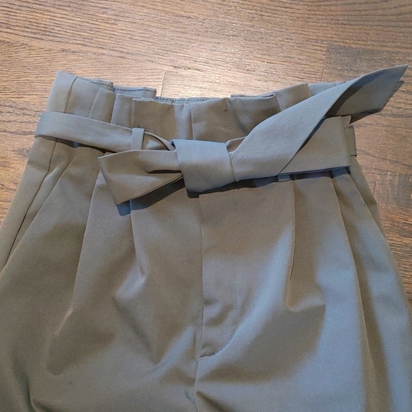 H&M Paper Bag pants - Picture 2 of 4